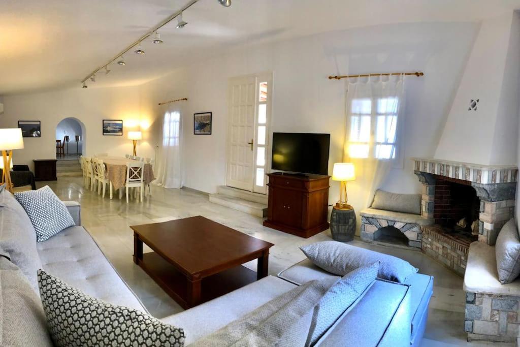 Villa Artemis In Small Kounoupi Porto Heli Exterior photo