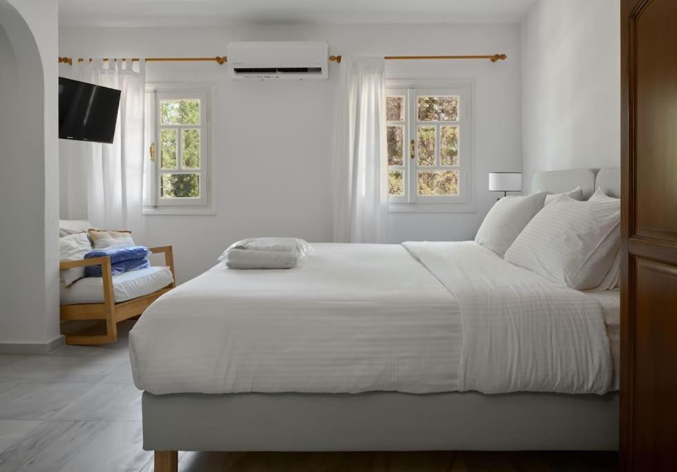 Villa Artemis In Small Kounoupi Porto Heli Exterior photo
